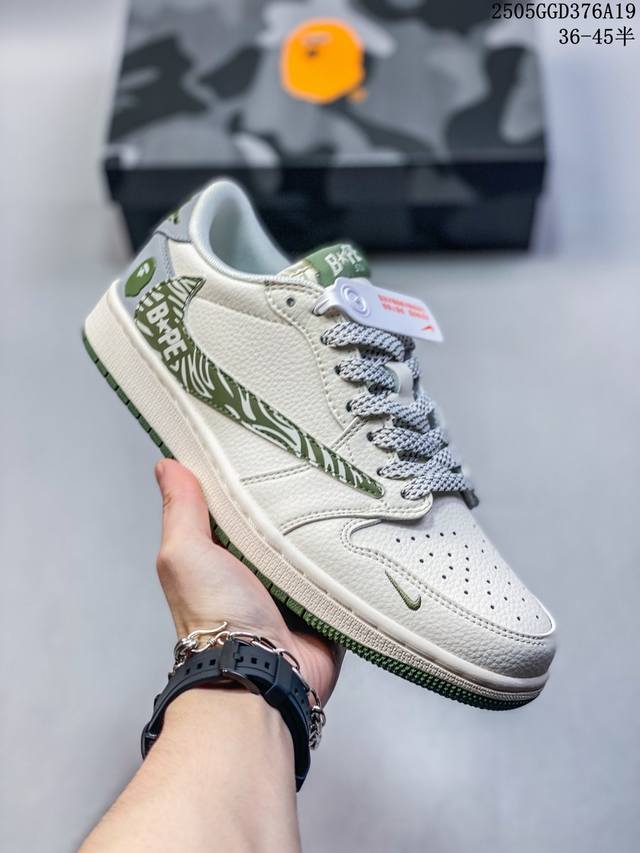 海外爆款限量发售 Travis Scott X Fragment Design X Jordan Air Jordan 1 Low Og Sp Bape猿人头联