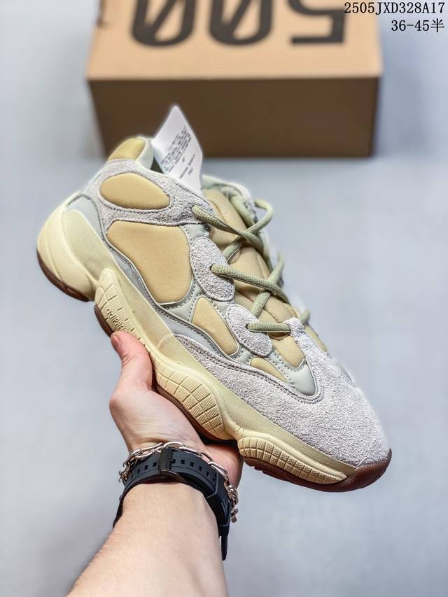 真标带半码 Adidas 阿迪达斯 Yeezy Desert Rat 椰子500 鞋面采用皮革 磨砂小牛皮 麂皮和网眼三种材质打造 以复古气息 十足的 Adip