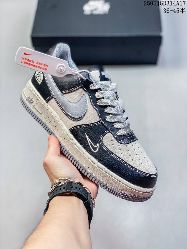 公司带半码 耐克Nike Air Force 1 07 空军一号低帮百搭休闲运动板鞋 柔软 弹性十足的缓震性能和出色的中底设计 横跨复古与现代的外结合 造就出风