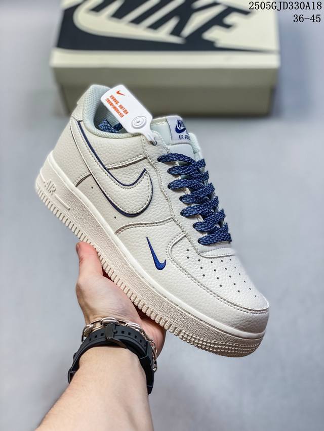 公司带半码 耐克Nike Air Force 1 07 空军一号低帮百搭休闲运动板鞋 柔软 弹性十足的缓震性能和出色的中底设计 横跨复古与现代的外结合 造就出风