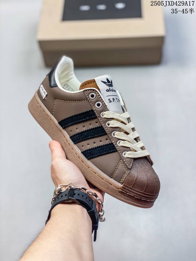 公司级Sftm X Adidas Originals Superstar贝壳头系列 阿迪达斯 三叶草低帮经典百搭休闲运动板鞋 尺码:35.5 36 36.5 3