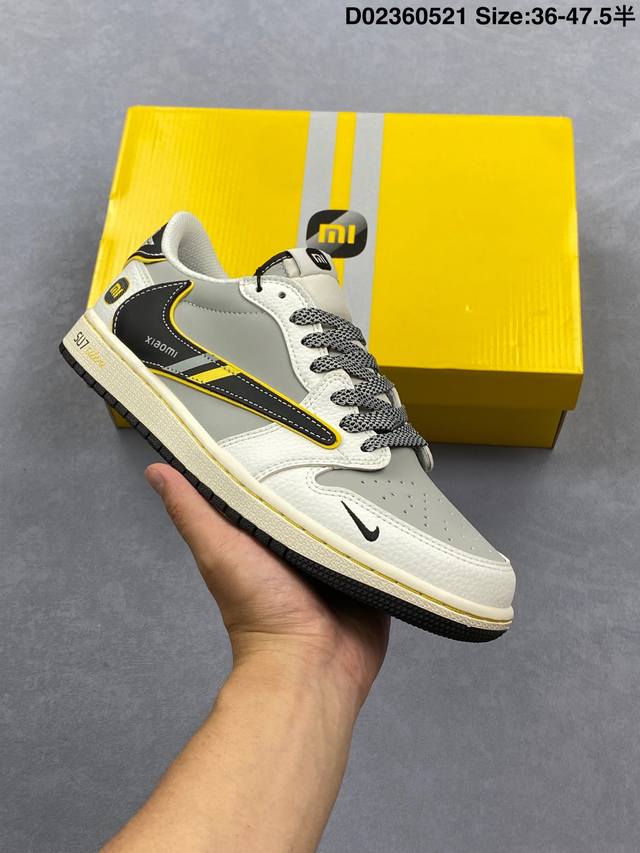 air Jordan 1 Low Og 高端定制 小米Su7米灰绿黄倒钩 大厂纯原工艺 原楦原纸板 原厂头层皮料 铸造最完美鞋型 一眼区别任何市售土肥圆版本 中