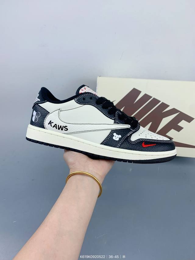 高端定制 Travis Scott X Jordan 1 Low 暴力熊联名-黑白小红勾 倒勾低帮休闲版本 原厂全头层皮 大厂纯原品质出货 纯正版型 定制鞋盒
