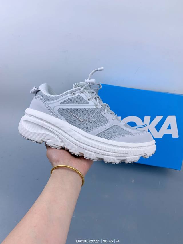 hoka Xbon B3Ls 邦代 鞋头采用牛皮革材质 网面是Mono 纱材质 里面是蜂窝煤透气网眼定型 后跟设计采用皮革双缝线 Hoka经典的厚底设计 鞋底采