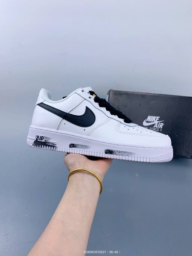 耐克Nike Air Force 1 07 空军一号低帮百搭休闲运动板鞋 柔软 弹性十足的缓震性能和出色的中底设计 横跨复古与现代的外结合 造就出风靡全球三十多