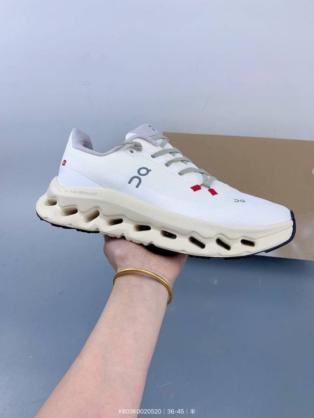 on昂跑系列 鞋面采用一体成型布料 有弹性非常透气 鞋底是镂空设计 运用了Cloudtilt专利技术 弹力十足 毫无负重感 适合日常长距离行走或者休闲旅游跑步鞋