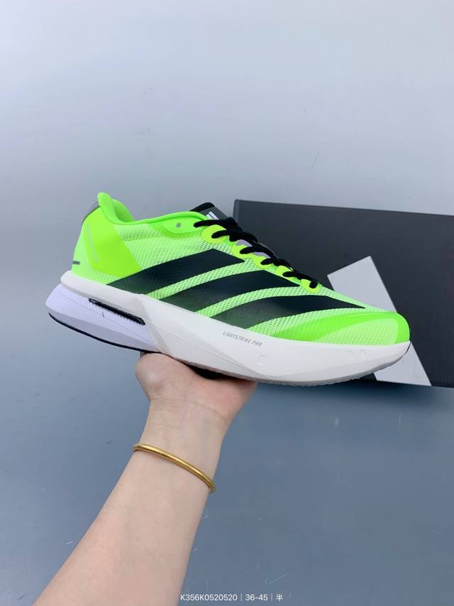 adizero Boston 13 泡棉搭配碳纤维板 缓震透气跑步鞋 adizero Boston 13 跑鞋专为中长跑而设计 它们速度很快 但这并不以耐用性为