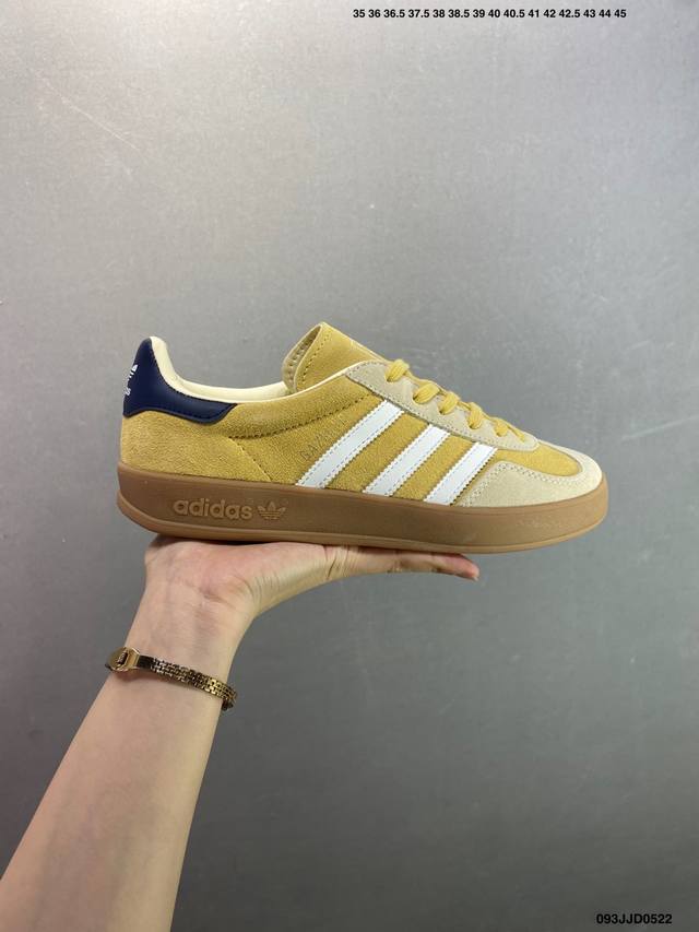 ad Gazelle Indoor Trainers 羚羊内训系列低帮复古百搭休闲运动德训风板鞋 Ji3523 90年代经典的复刻版 自60年代以足球训练鞋面世