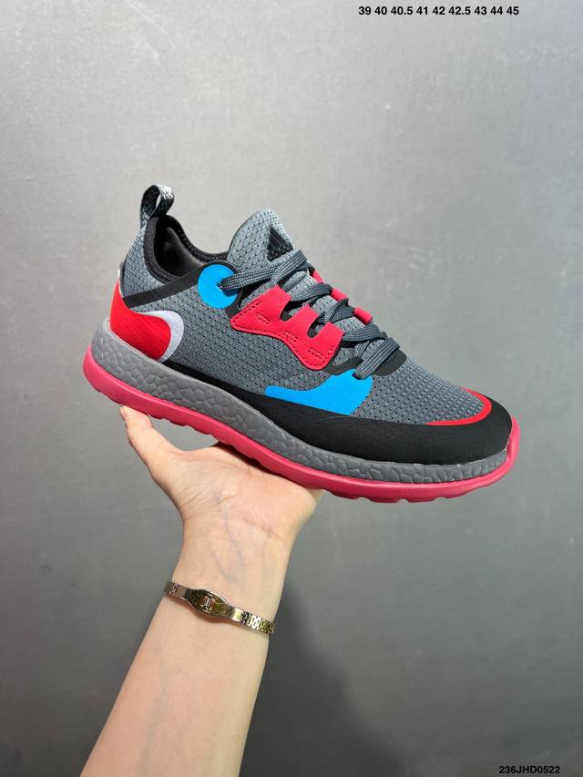 alphabounce Instinct M 阿尔法 这款跑步鞋 采用弹力鞋面 舒适贴合 旨在为专业跑步运动打造 中底力求助力足部内外侧运动 舒适贴合 Forg