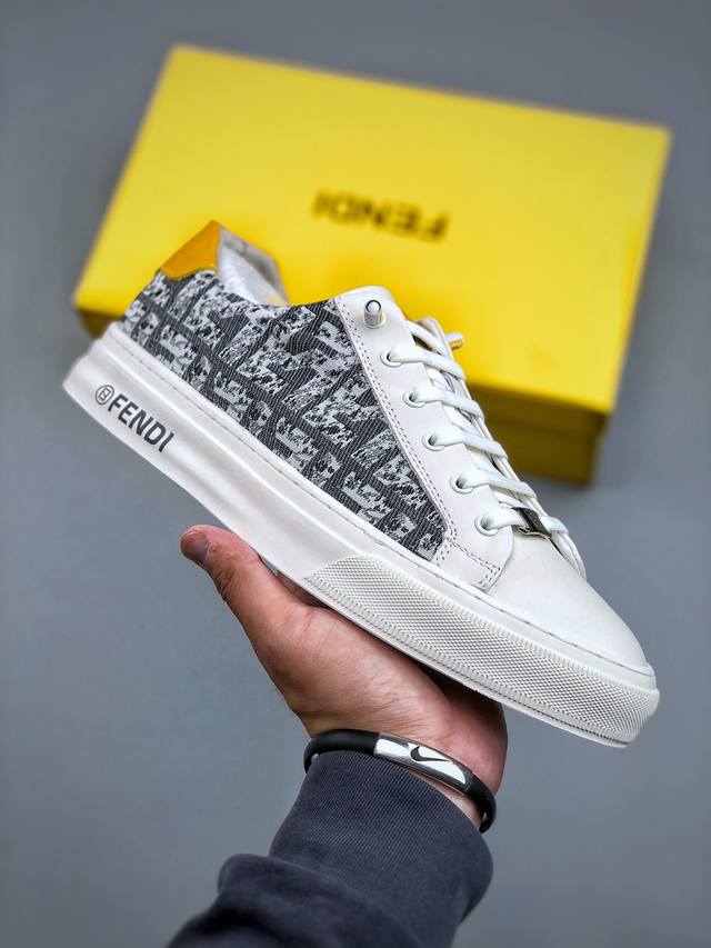 Fendi 芬迪 板鞋 休闲鞋 独家官网一比一开模 渠道原装订单 釆用精选舒适面料 鞋面走线工整 清晰质感 高端时尚 简约大气 尺码 38-45 偏大一码