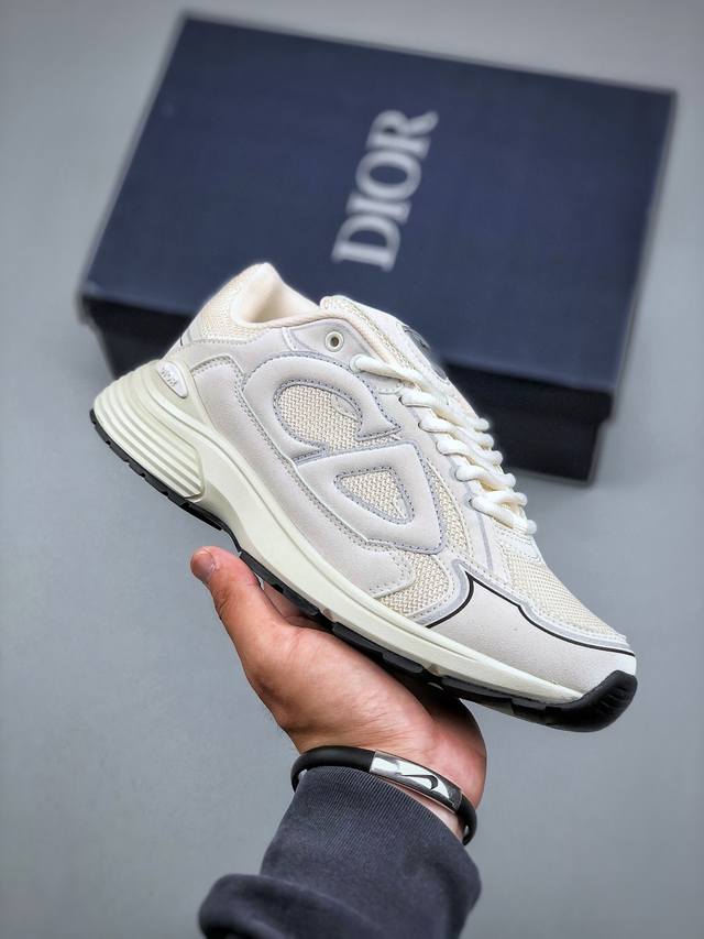 今日福利特价 性价比版本 Dior 迪奥 Stone Island 联名款B30系列休闲 运动鞋 老爹鞋 这次精彩的合作堪称一场别开生面的对话 展现了非凡的创意