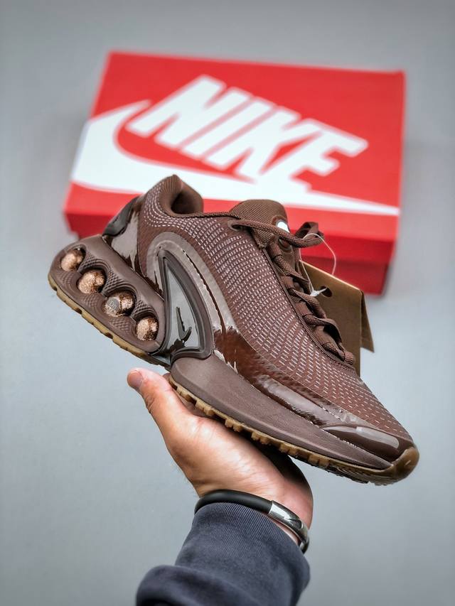 Nike Air Max Dn 气垫跑鞋 Hq3837- 新版本出货 全新鞋款在同侧采用了圆柱仓式的设计 不仅有防滑耐磨性功能 还搭配了周围一圈柔软的泡棉材质