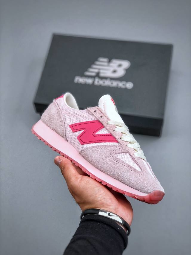 New Balance 471系列 粉色复古轻便平衡生活休闲鞋 上架实拍以复古跑鞋设计为灵感 融合现代舒适科技 重塑街头与日常穿搭的潮流风格 延续Nb标志性的流