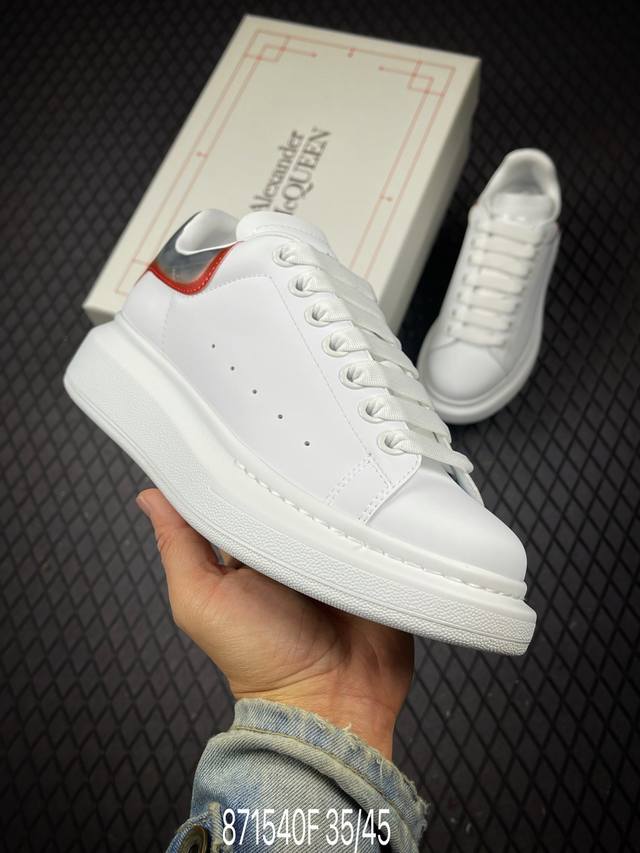 福利特价 F 海外指定版本 独特礼盒包装 Alexander Mcqueen 亚历山大麦昆松糕鞋厚底增高小白鞋 进口丝绸亚光原版正品 水染羊皮内里 牛皮垫脚 回