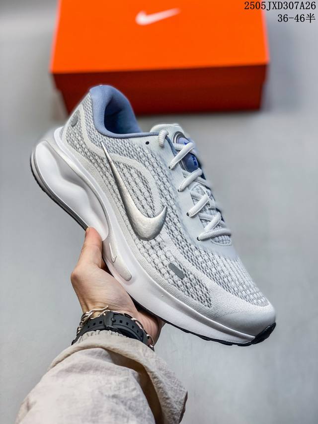 公司级 耐克 Nike Journey Run 女子透气公路运动跑步鞋 厚底增高老爹鞋 搭载柔软厚实的 Comfiride 泡绵缓震配置 助你征服充满挑战的路面