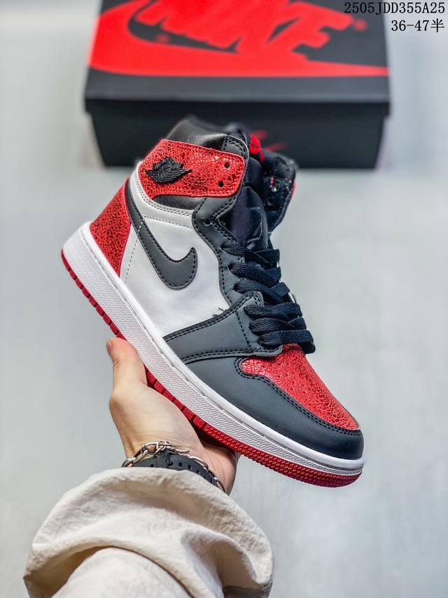公司级带半码耐克女款运动板鞋 Nike Air Jordan 1 Retro High Og 乔丹一代Aj1 乔1 Aj1 篮球鞋复刻运动鞋 皮面高帮板鞋的设计
