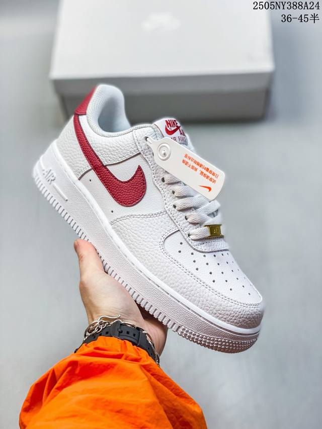 公司带半码 耐克Nike Air Force 1 07 空军一号低帮百搭休闲运动板鞋 柔软 弹性十足的缓震性能和出色的中底设计 横跨复古与现代的外结合 造就出风