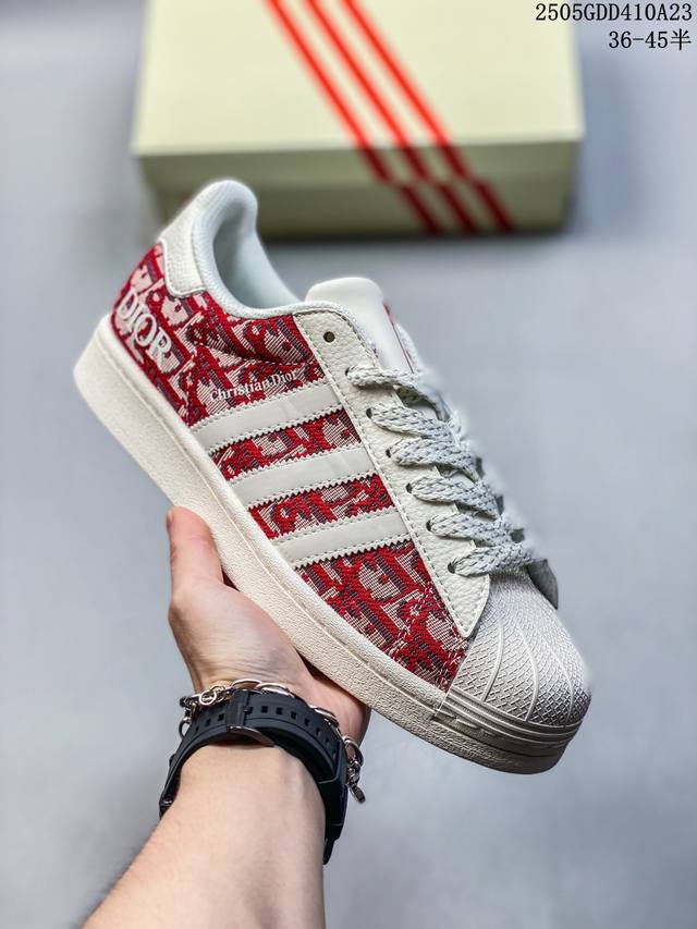 纯原 Clot X Ad Originals #贝壳头古驰联名限定 贴合柔软布料棕绿印花配色 这双鞋的整体设计思路和风格可以说很Clot 鞋款整体选用了易穿搭的