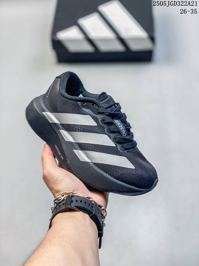 adidas 阿迪达斯 童鞋 男女鞋真标半码制 升级原楦原纸版开发 采用轻质单向弹性梭织鞋面材质 中底搭载Lightstrike高密度发泡+前掌单块Lights