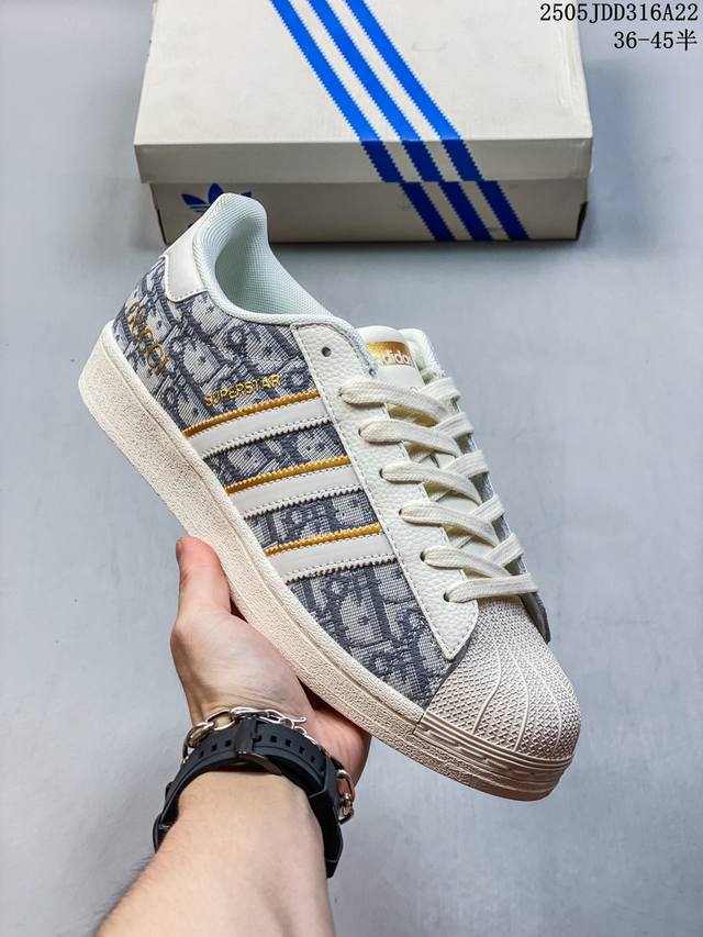 adidas Gazelle Indoor W定制贝壳头Gucci 三叶草休闲防滑耐磨低帮板鞋鞋头出色设计 塑就出众贴合感稳固的后跟贴合足部曲线设计软弹舒适 不
