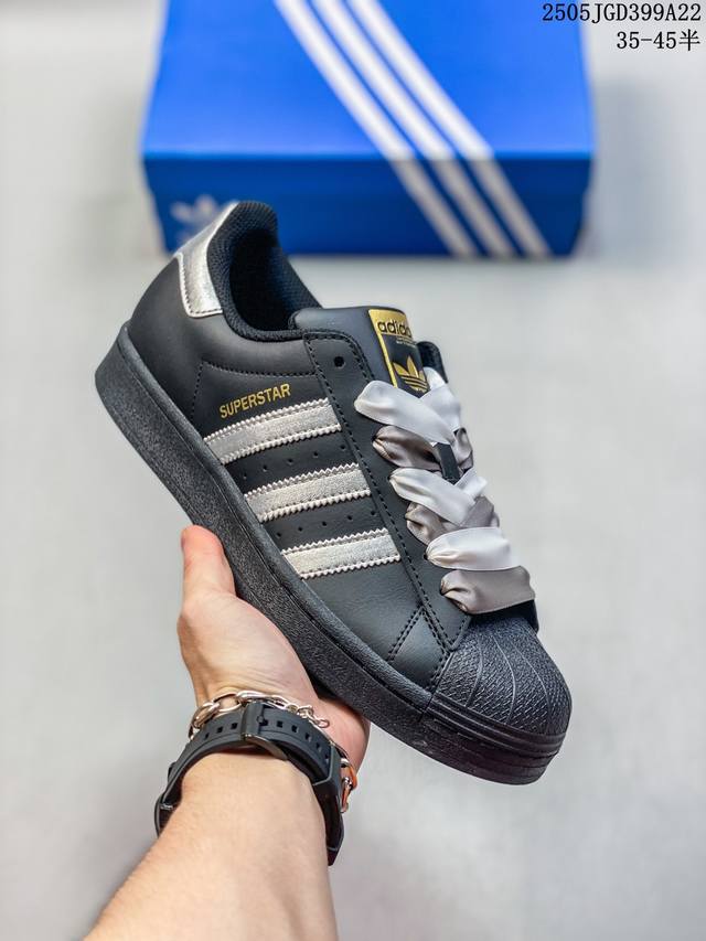 ad Originals Superstar 经典复古贝壳头板鞋 Eg4959 诞生于1969年 是第一双将全皮面鞋 身与橡胶鞋头结合在一起的低帮篮球鞋 Sup