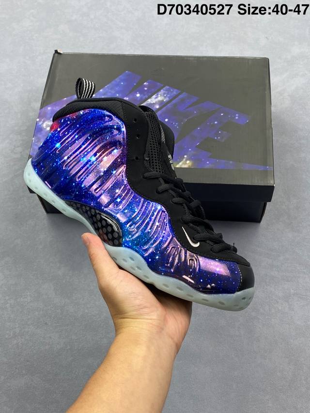 公司级 耐克Nike Air Foamposite One 男鞋 时尚运动鞋潮篮球鞋 它是一双内场的后卫战靴 97年1月份首期发行 使用Foamposite一次