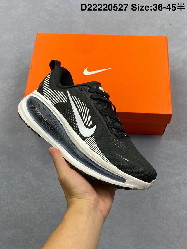 nike Vomero 18 耐克 舒适减震防滑 低帮跑步鞋 全掌Reactx泡绵中底 前掌和后跟还配备了Air Zoom气垫单元 据说跑起来更快更舒适哦 这次