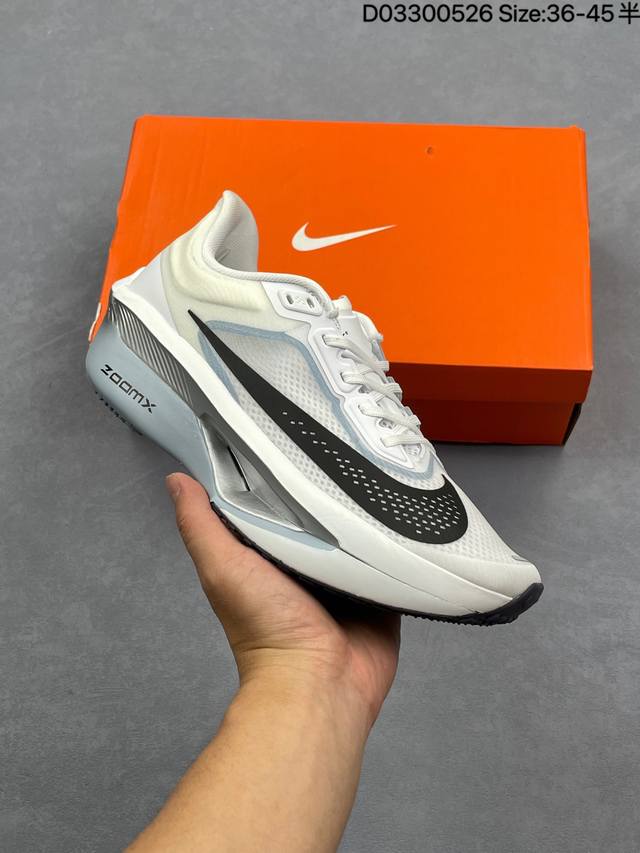nike Zoom Fly 6 耐克超弹轻盈跑步鞋 鞋款搭载 Flyknit 材料 打造出众弹性 易于穿脱 采用React技术 轻盈耐穿泡绵打造,铸就出众回弹的