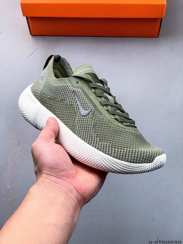 公司级 耐克 Nike Free 2025 新款轻便缓震透气训练跑鞋 全新上市的 Nike Free 2025 采用经典的黑白配色 展现简约而充满动感的风格 鞋