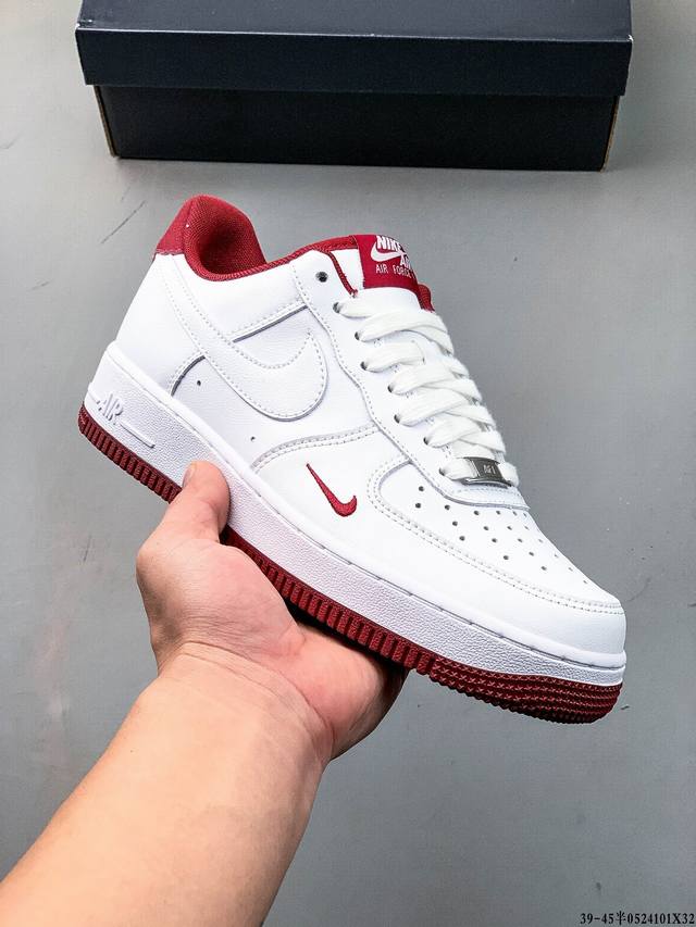 原楦数据纸版 采用硬质优质皮革鞋面材质 内置全掌Air Sole气垫 耐克 Nike Air Force 1 Low 空军一号低帮百搭休闲运动板鞋 052410