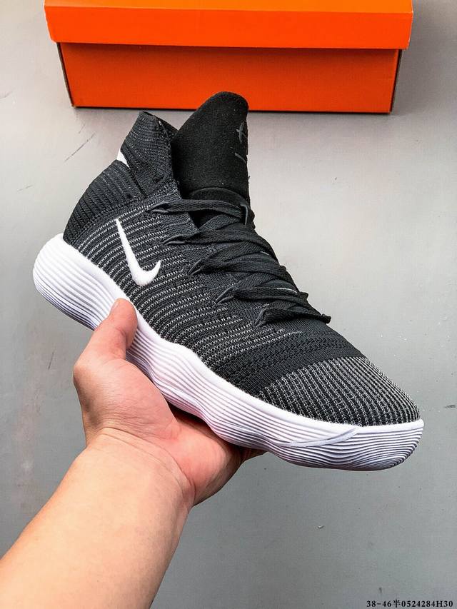 nike Hyperdunk 2017 Flyknit 中帮篮球鞋 编织面料搭载飞线组成的鞋面提供透气性及耐用性 科技泡棉中底缔造舒适落地缓震体验 052428
