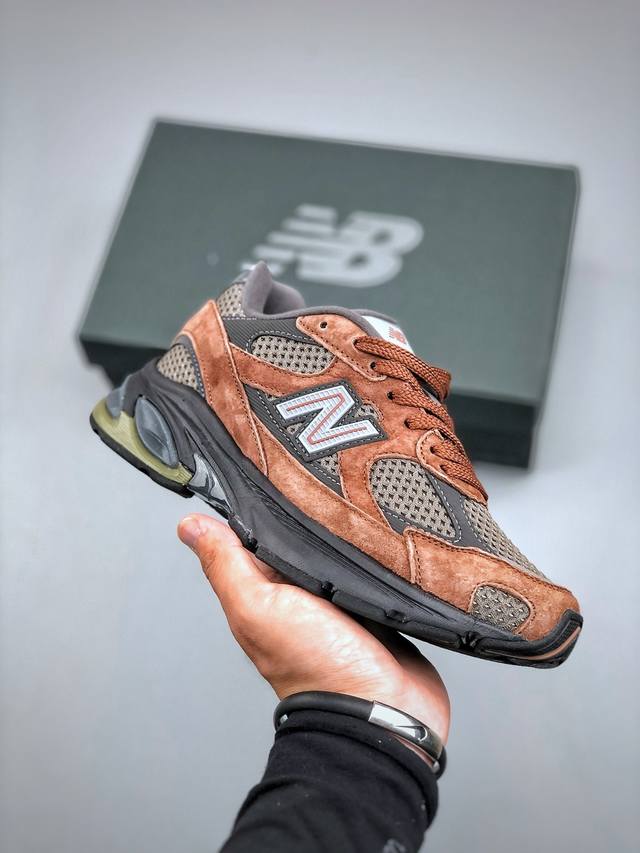 New Balance Nb2010系列新百伦经典复古休闲运动板鞋 以Encap中底配以升级版 N-Ergy缓震物料 鞋面则采用特色的柔软麂皮搭以Newbala