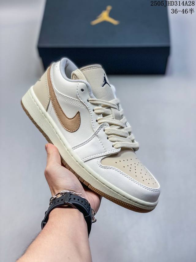 公司级Nike Air Jordan 1 Low aj1乔1低帮休闲板鞋 同步官方配色 头层皮打造 正确满胶鞋垫 四线拉帮 原厂织唛标 鞋舌高弹海绵填充 官方货