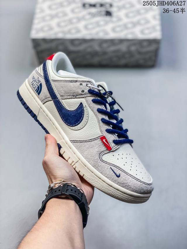 nk Sb Dunk Low 北面联名-灰猪八藏蓝勾 周年高端定制 低帮休闲板鞋 #定制鞋盒 大厂纯原品质出货 超高清洁度 皮料切割干净无任何毛边 细节完美 货