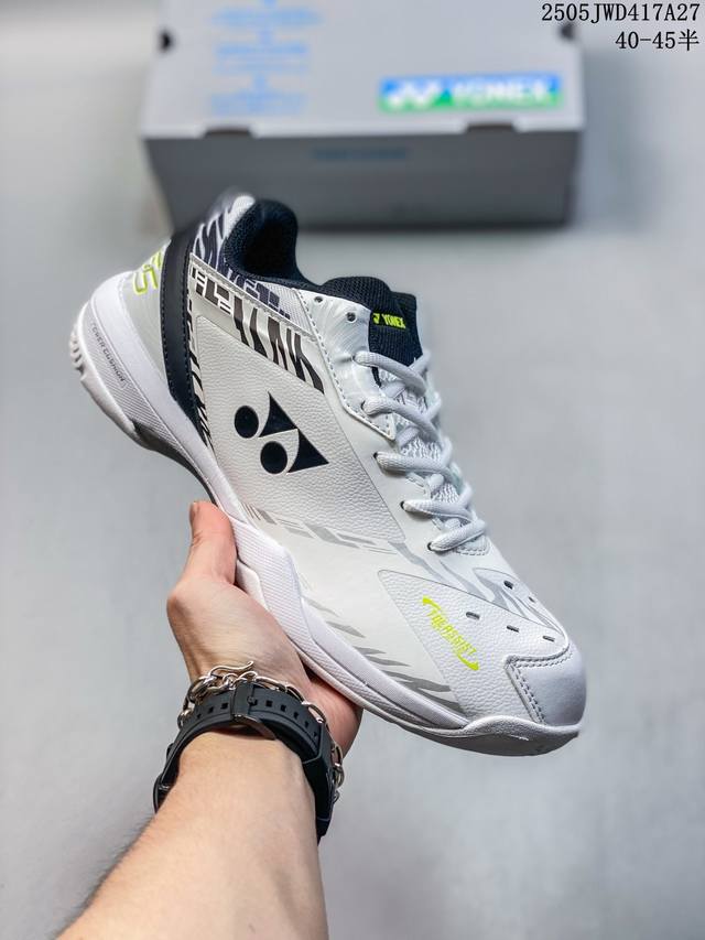 公司级 尤尼克斯 Yonex 跑步鞋 羽毛球鞋Yy训练比赛球鞋网球 设计专业减震透气运动鞋 尤尼克斯球鞋系列包括羽毛球鞋 网球鞋 高尔夫鞋和室内运动鞋等多种类型