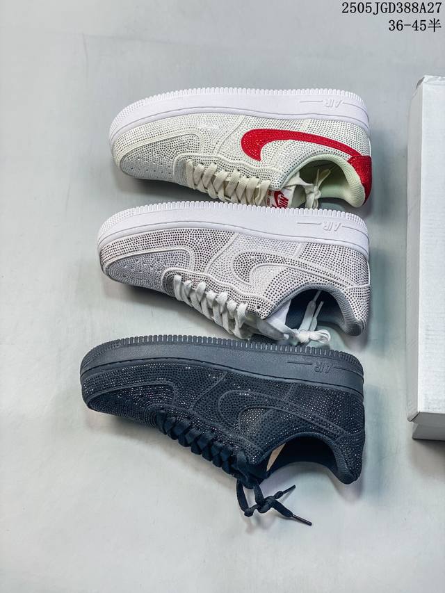 公司带半码 耐克Nike Air Force 1 07 空军一号低帮百搭休闲运动板鞋 柔软 弹性十足的缓震性能和出色的中底设计 横跨复古与现代的外结合 造就出风