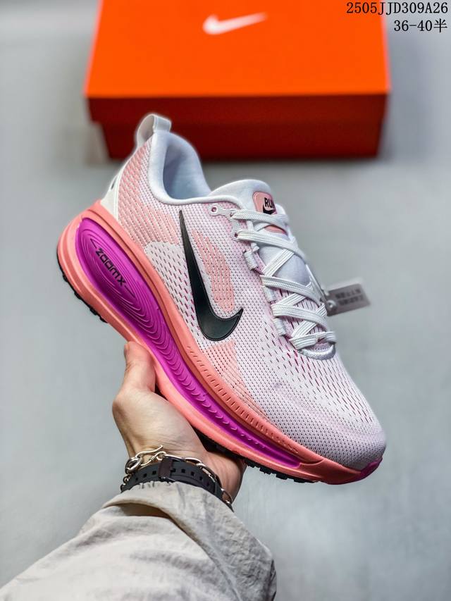 nike 耐克 佛莫罗18代系列 升级原楦原数据开发纸版 采用科技织法轻盈织物合成鞋面材质 足底搭载 Zoomx 缓震配置 Cushlon 3.0混合泡棉中底缓