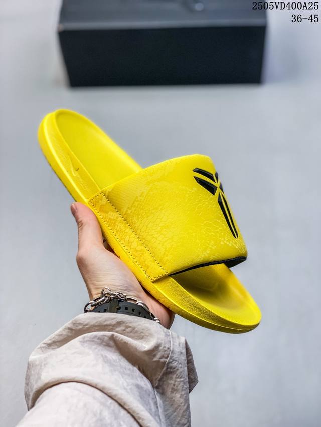 nike Kobe Offcourt Slide Hyper Royal 耐克 科比 蓝色 道奇专属配色休闲拖鞋 舒适百搭防滑一字拖鞋 道奇队标志性的深蓝为主色