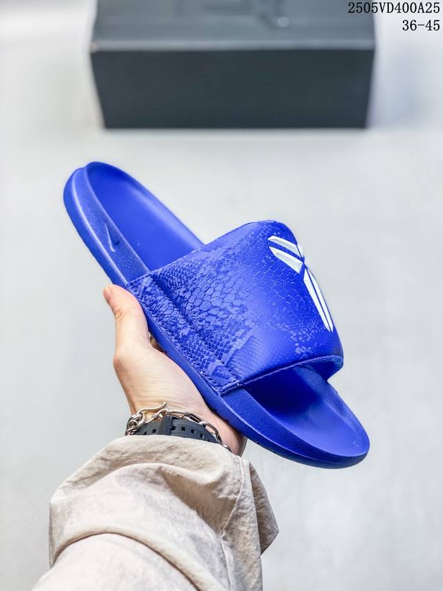 nike Kobe Offcourt Slide Hyper Royal 耐克 科比 蓝色 道奇专属配色休闲拖鞋 舒适百搭防滑一字拖鞋 道奇队标志性的深蓝为主色