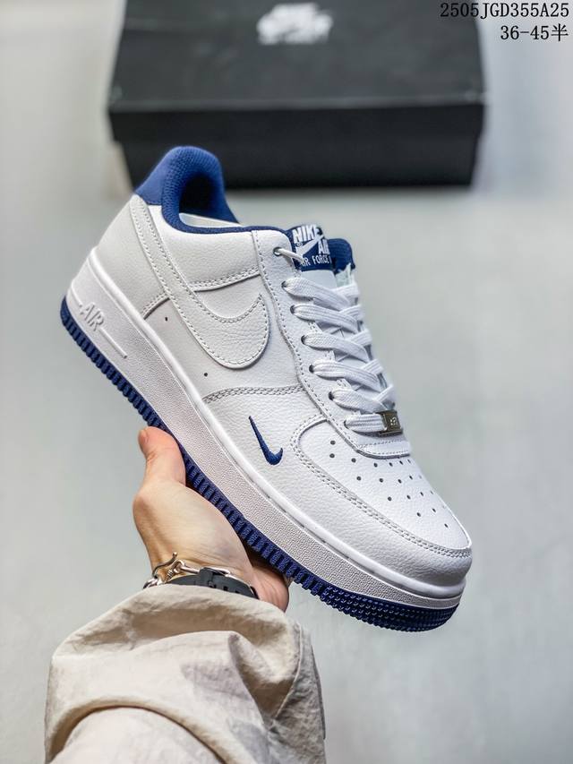 公司带半码 耐克Nike Air Force 1 07 空军一号低帮百搭休闲运动板鞋 柔软 弹性十足的缓震性能和出色的中底设计 横跨复古与现代的外结合 造就出风