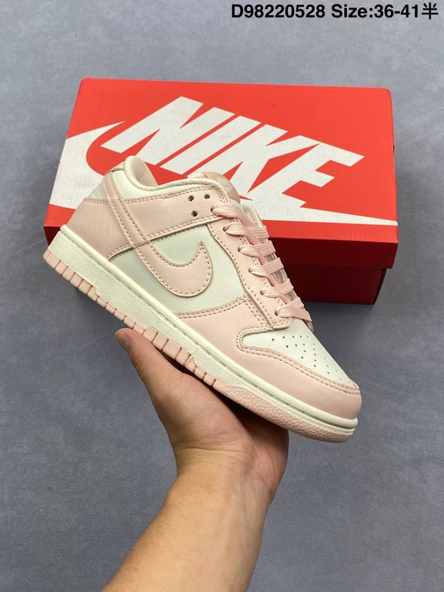 耐克 Nike Dunk Low Retro 运动鞋 复古板鞋 作为 80 年代经典篮球鞋款 起初专为硬木球场打造 后来成为席卷街头的时尚标杆 现以经典细节和复