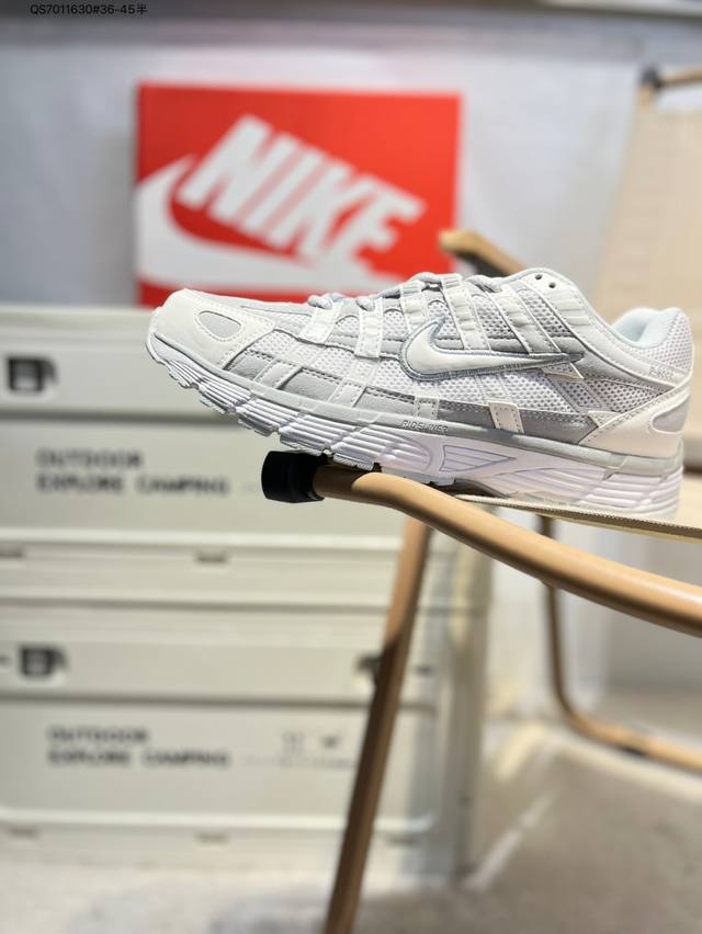 耐克 Nike p-6000 Laser Blue 复古科技个性运动老爹鞋 该鞋款鞋面采用纵横交错的覆面 重现 0 年代跑鞋风格 同时搭配缓震鞋垫 带来舒适的步