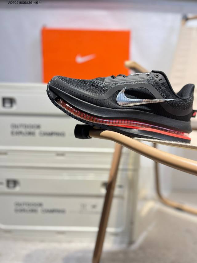nike pegasus premium Airscape 舒适百搭减震防滑耐磨透气 低帮跑步鞋 这双鞋简直是时尚与科技的完美融合 经典黑色鞋面 质感爆棚 搭配