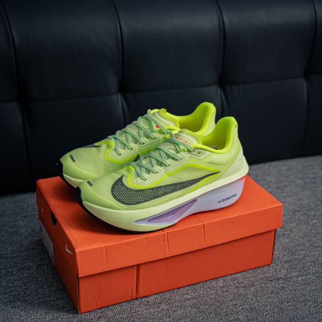 核心私 nike Zoom Fly 6 耐克超弹轻盈跑步鞋 #鞋款搭载 Flyknit 材料 打造出众弹性 易于穿脱 采用React技术 轻盈耐穿泡绵打造,铸就