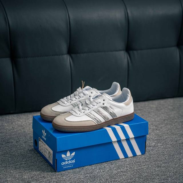 核心私 adidas Samba Og 桑巴舞街头系列德训运动板鞋 采用固色翻毛皮组合牛剖革鞋面材质 外置正确3层组合围条加厚烟胶橡胶大底 货号 Ji2725