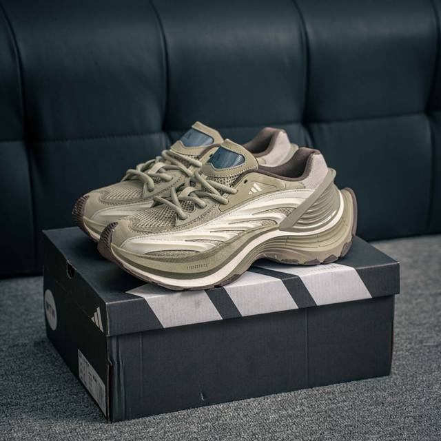 核心私 adidas Xlg Runner Deluxe 潮流前卫科技 休闲运动老爹鞋 未来科技主义线条勾勒前卫张力 呈现饱满立体的3D感鞋身 浑厚中底搭载轻薄