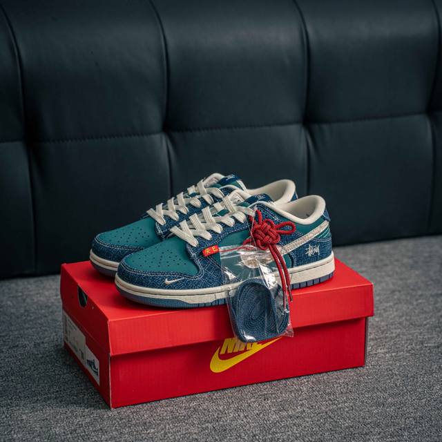 核心私 nike Dunk 全套原楦原模倾力打造完美版型 独家原厂航空铝磨具打磨大底 鞋头坡度极致还原 无解鞋型 原盒原配 圈内天花板工艺 原厂冲刀 超高清洁度