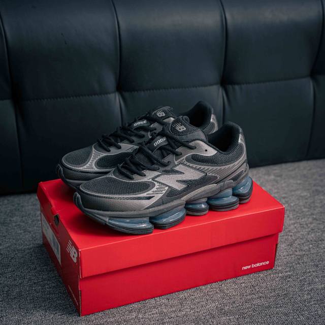 核心私 new Balance 新百伦 Nb 0 网面休闲鞋 复古还要机能 Nb官方重磅新品 一款融合复古设计与现代科技的跑鞋 以其经典的造型和舒适脚感 成为2