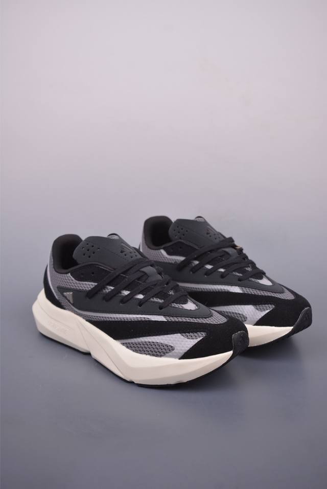 adidas Lightblaze 阿迪透气跑步鞋 麂皮网面拼接 纯原版本 简约舒适防滑耐磨低帮 休闲老爹鞋 承载青春情怀的板鞋 经典三条杠装饰鞋侧 品牌辨识度