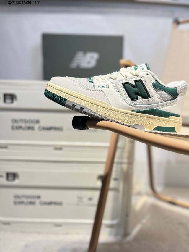 nb New Balance 新百伦Nb550鞋面设计延续了轻质的特点 透气网布配合轻量的热帖和材质而成 轻量的合成材料制成的鞋面透气性能出色 在局部透气的同时